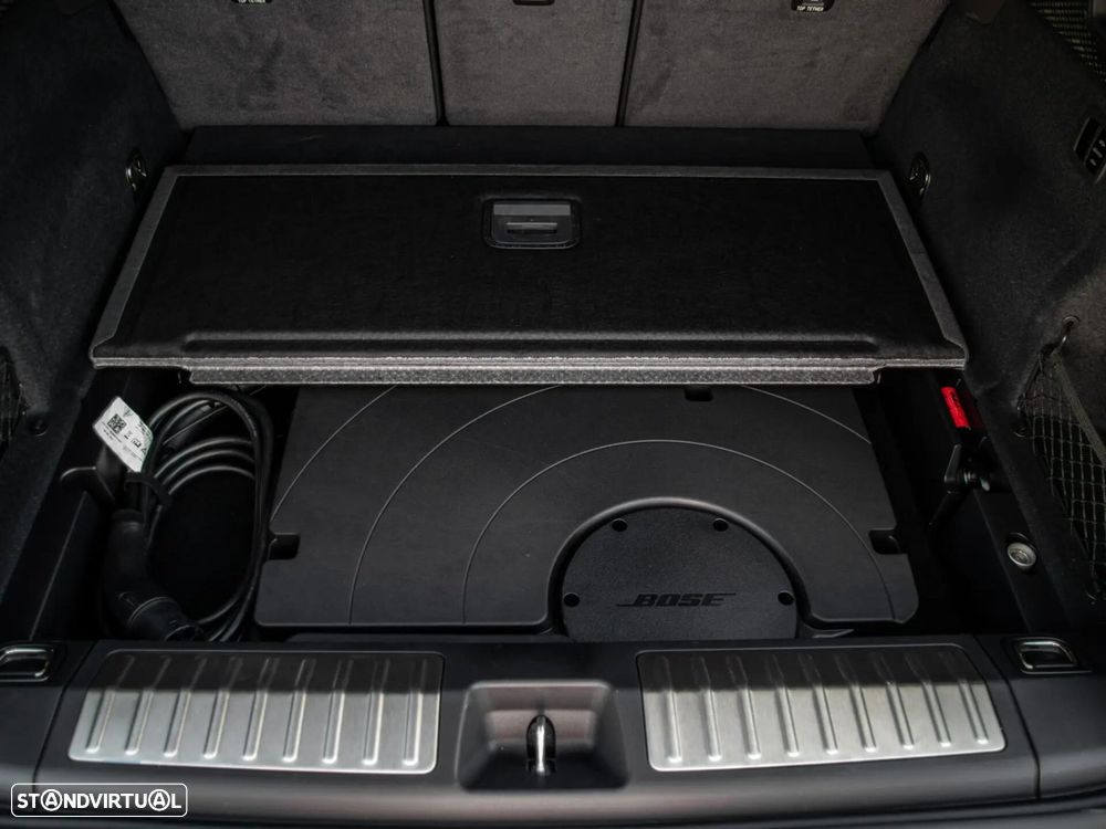 Porsche Macan Electric - 11