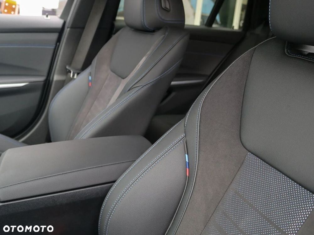 BMW Seria 3 330e xDrive M Sport sport - 31