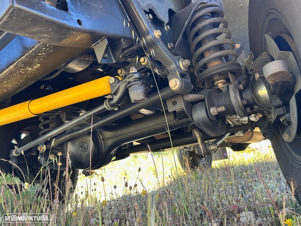 Land Rover Defender 90 2.4 CRD S - 38