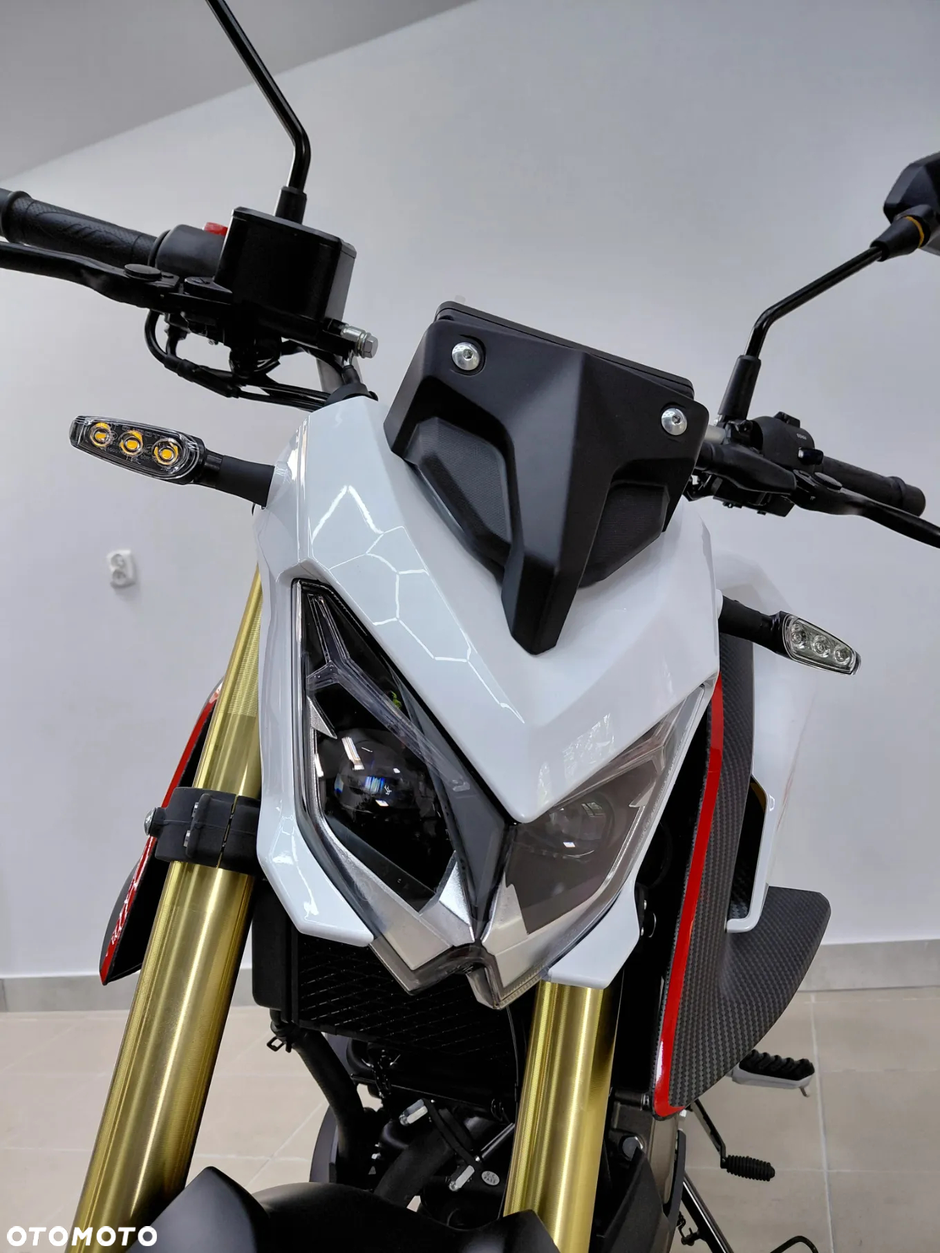 QJMOTOR SRK 125S - 5