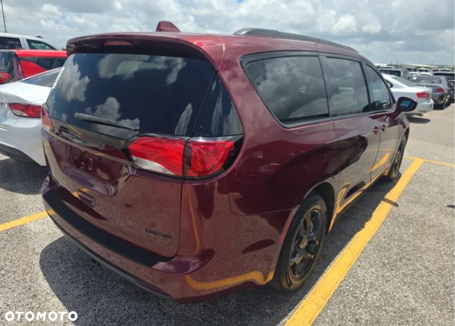 Chrysler Pacifica - 4