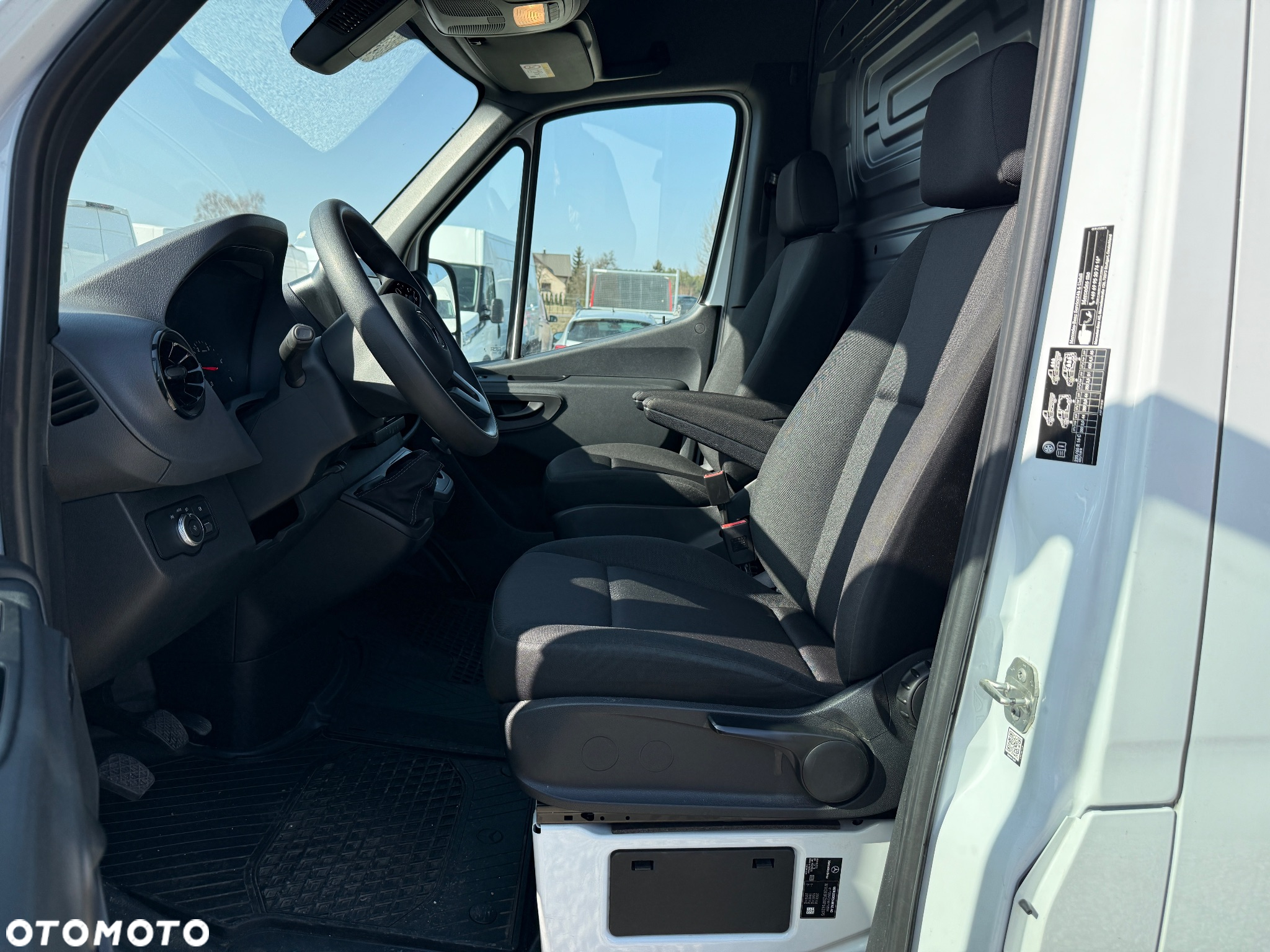 Mercedes-Benz Sprinter 317 CDI /L2H2 średniak/LED/Prawie Nowy/Navi/Klima/Kamera/bdb stan - 19