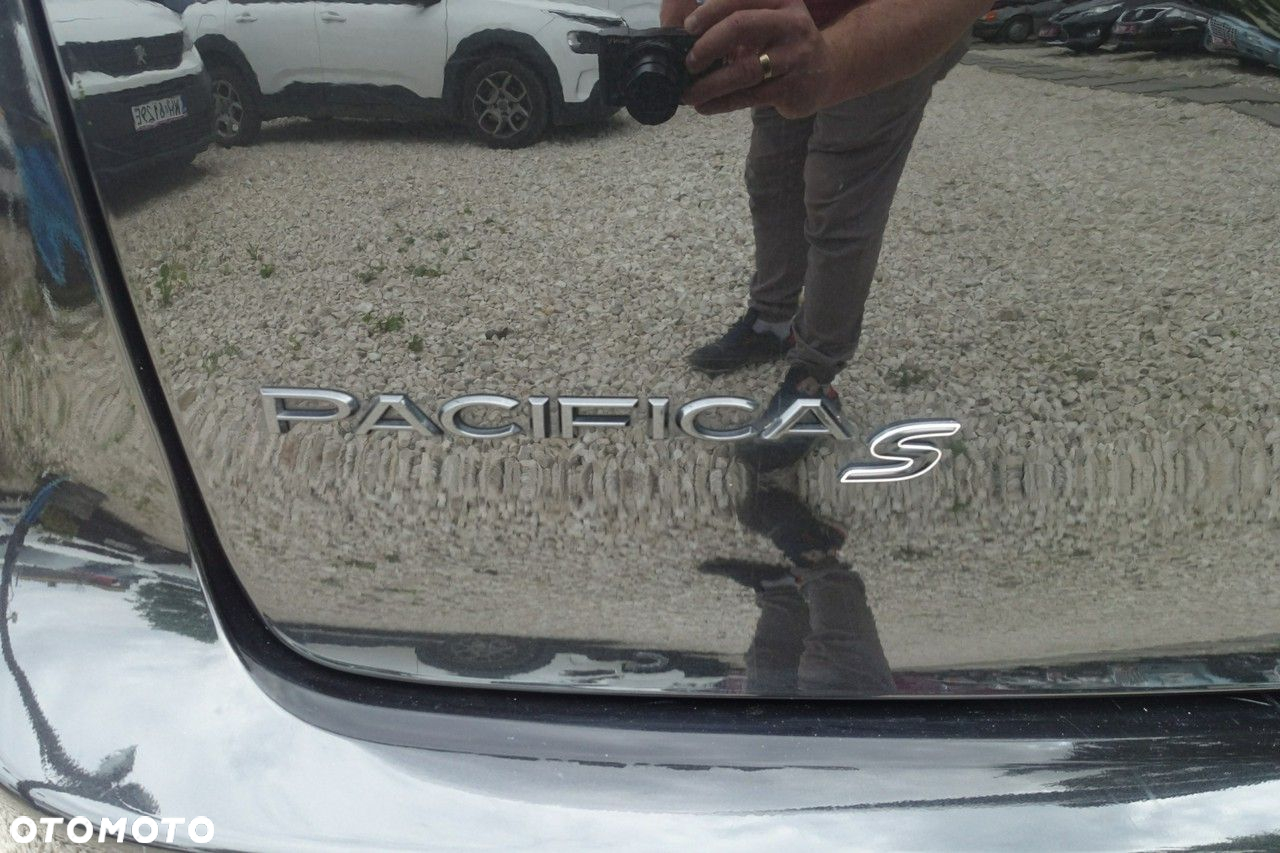 Chrysler Pacifica - 8