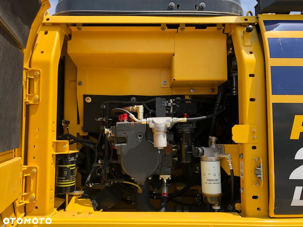 Komatsu PC210LC-11 - 20