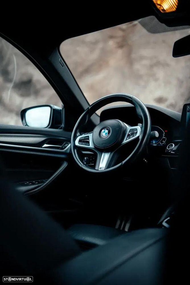 BMW 530 e Pack Desportivo M - 17