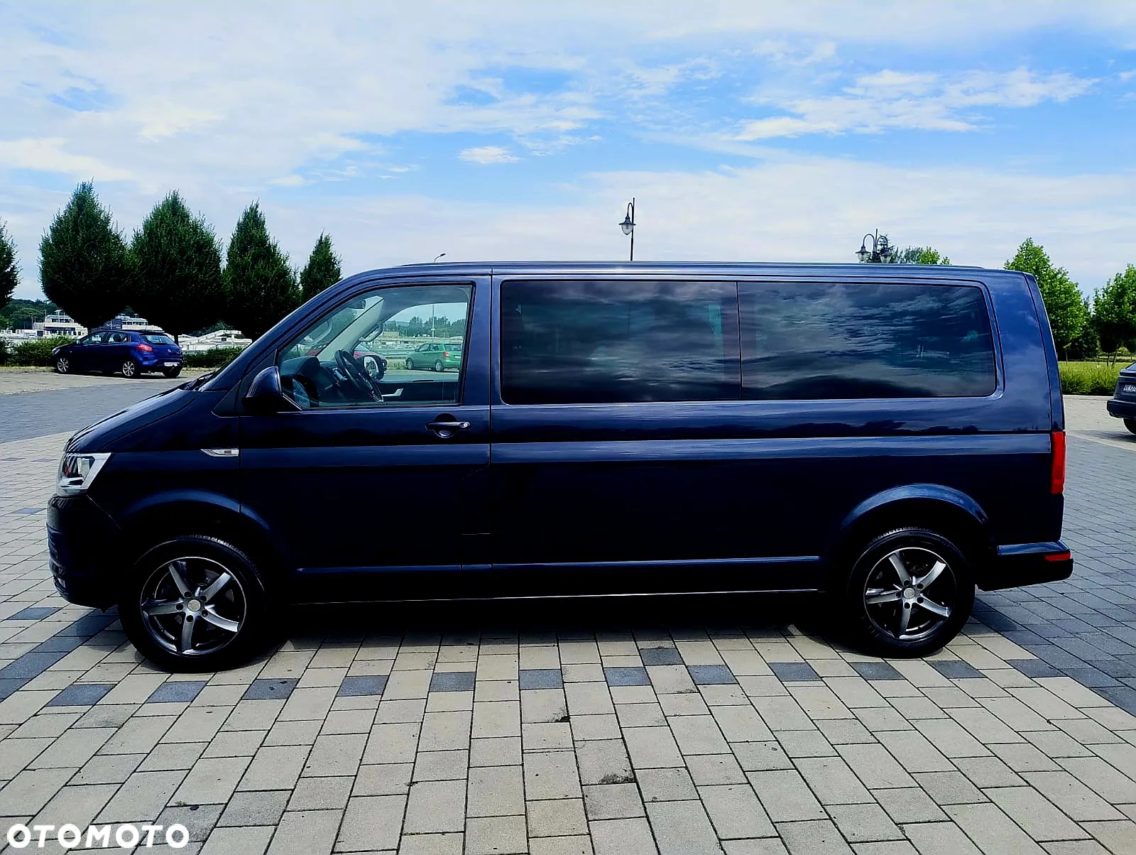 Volkswagen Caravelle 2.0 TDI L2 Comfortline - 4