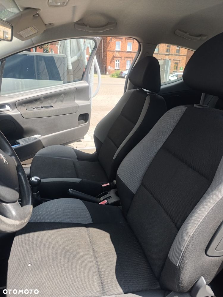 Peugeot 207 75 Urban Move - 11