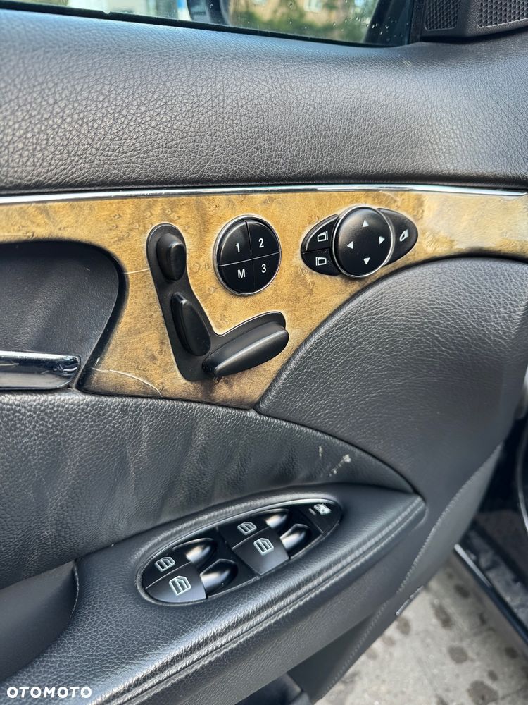 Mercedes-Benz Klasa E 320 CDI T Avantgarde - 22