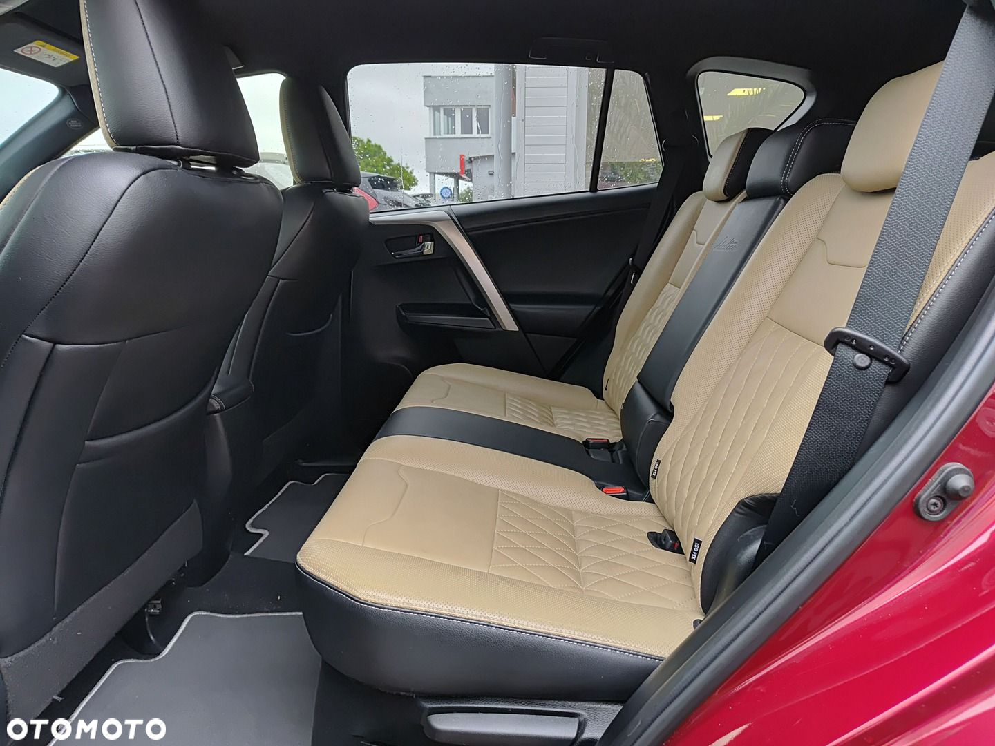 Toyota RAV4 - 10