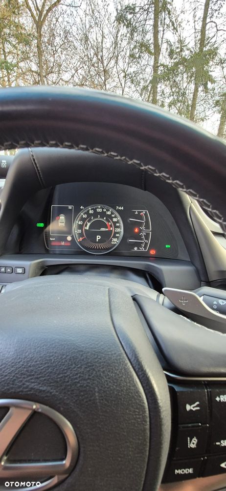 Lexus ES 300h Style Edition - 8