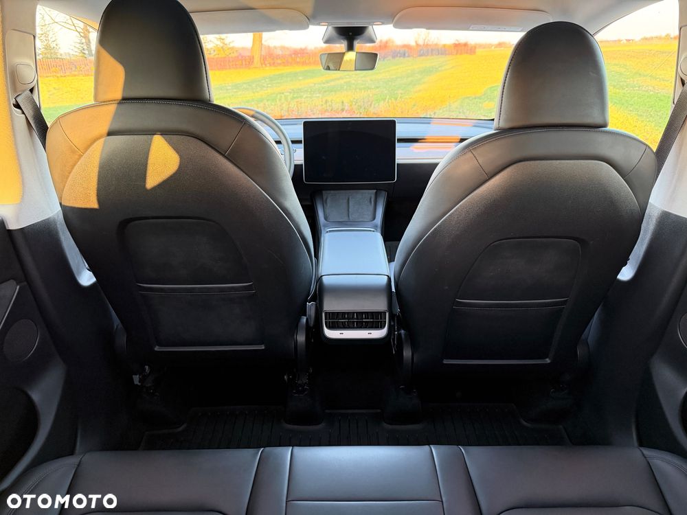 Tesla Y Performance AWD - 7