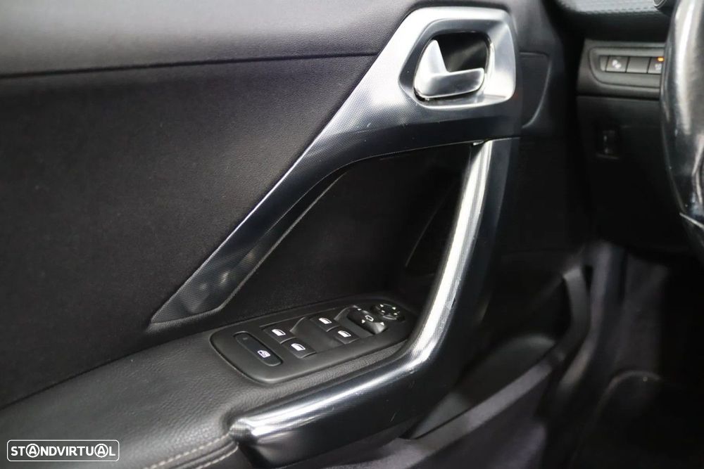 Peugeot 2008 1.2 PureTech Allure EAT6 - 12