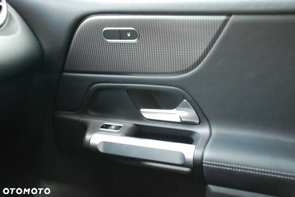 Mercedes-Benz GLB 200 d Progressive 8G-DCT - 22
