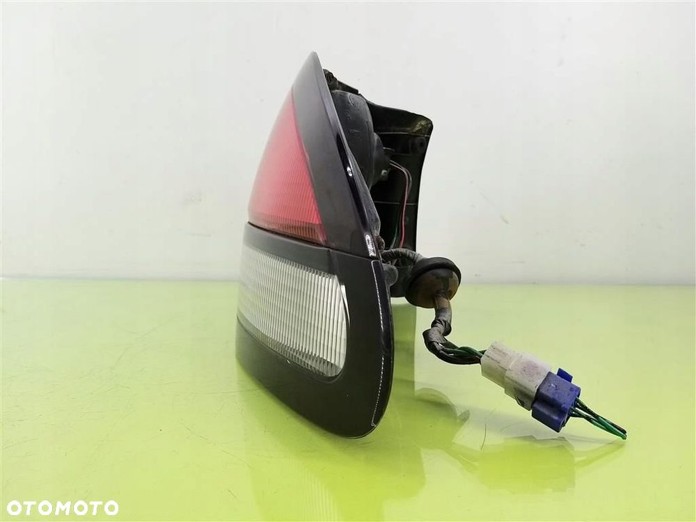 Lampa prawa tylna tył Mazda 626 V 1997-2001 PRZED LIFT LIFTBACK KOITO - 6