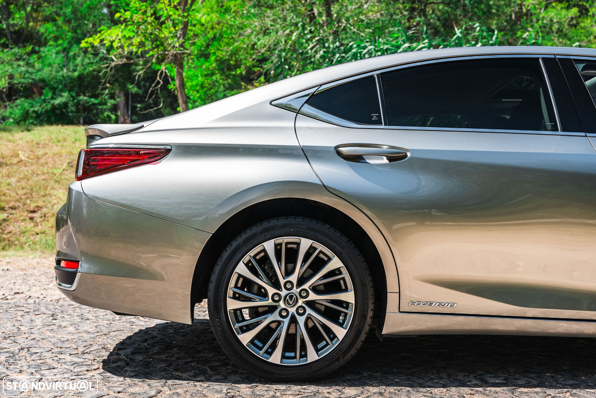 Lexus es-300h Special Edition - 37