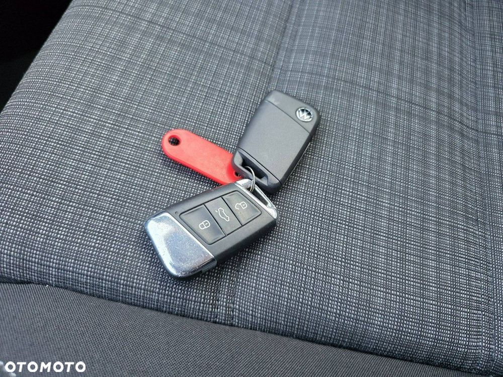 Volkswagen Passat - 31