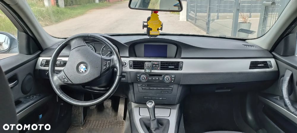 BMW Seria 3 318i - 12