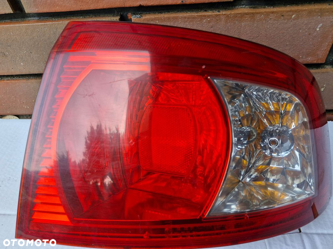 LAMPA TYŁ TYLNA Prawa Kia Magnetis 03-06r Wkład Lampy - 6