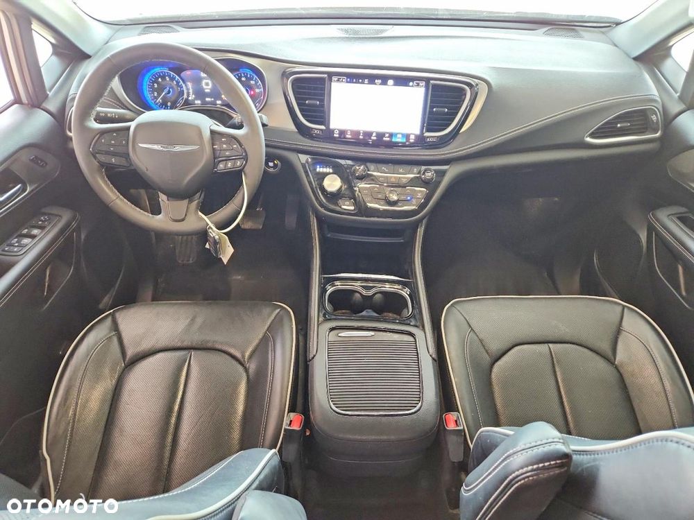 Chrysler Pacifica - 8