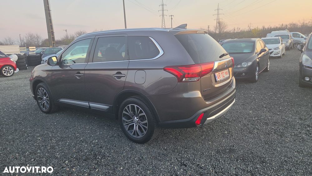 Mitsubishi Outlander - 8