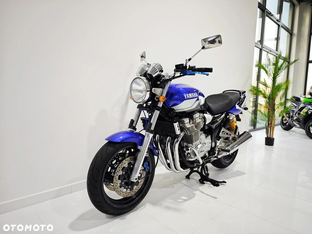 Yamaha XJR - 4