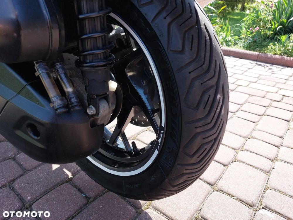 Yamaha X-max - 11