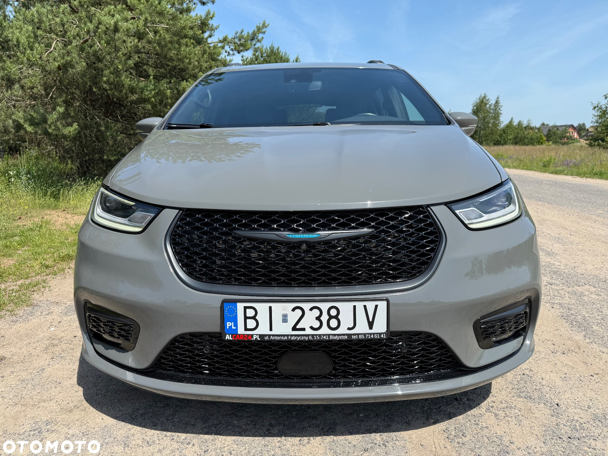 Chrysler Pacifica - 2