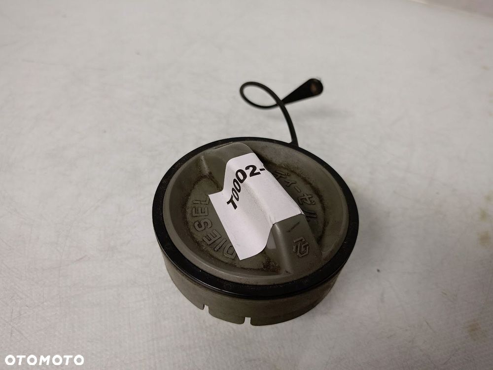 korek paliwa diesel toyota avensis 2 - 3