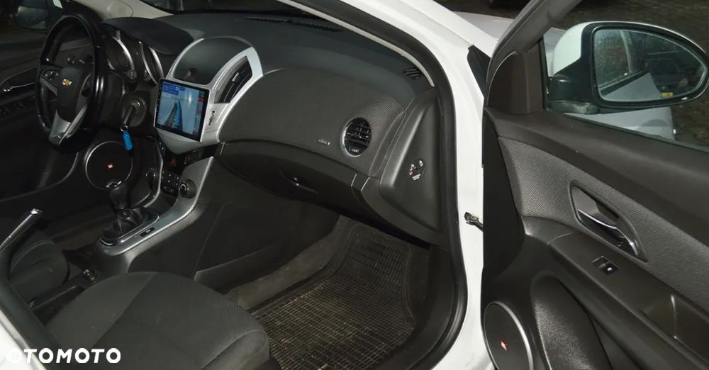 Chevrolet Cruze - 32