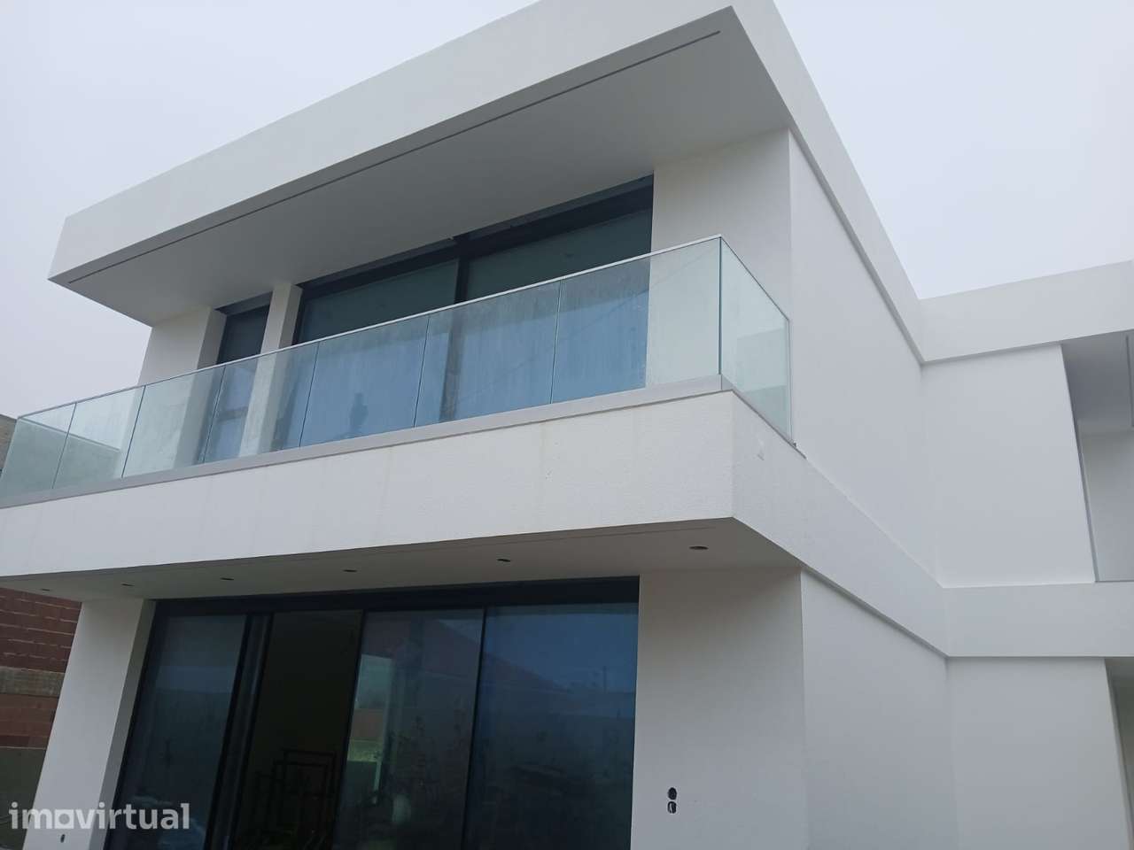 Moradia contemporânea isolada T4 com piscina, a 5 minutos da Praia do - Grande imagem: 5/33