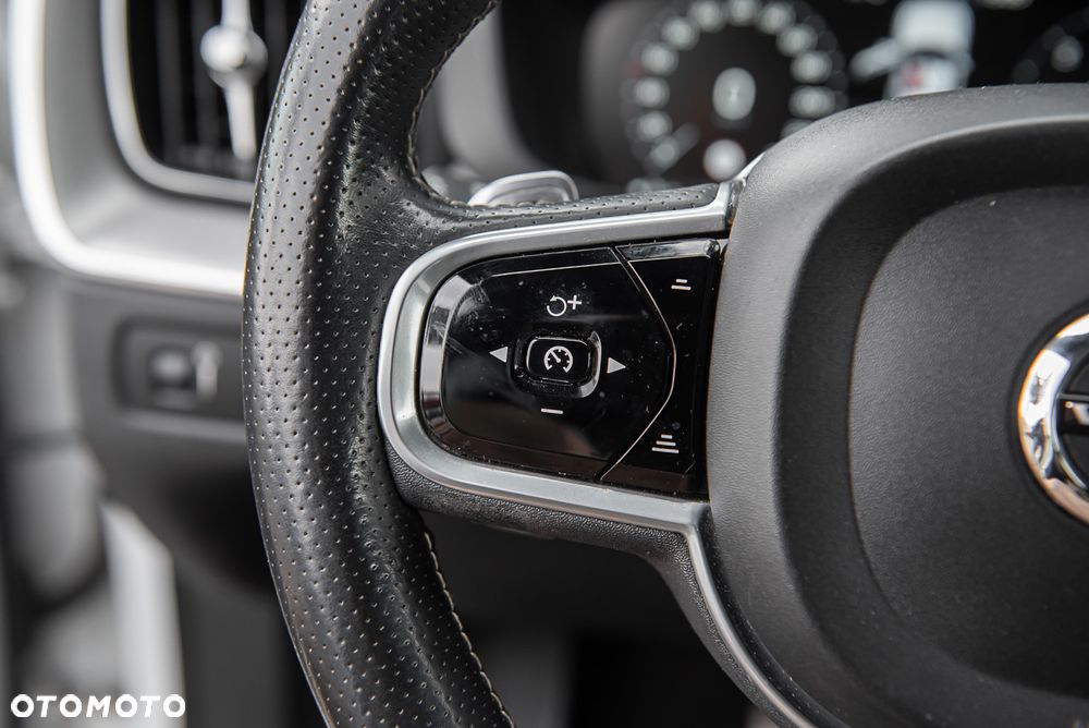 Volvo XC 60 D4 SCR AWD R-Design - 21