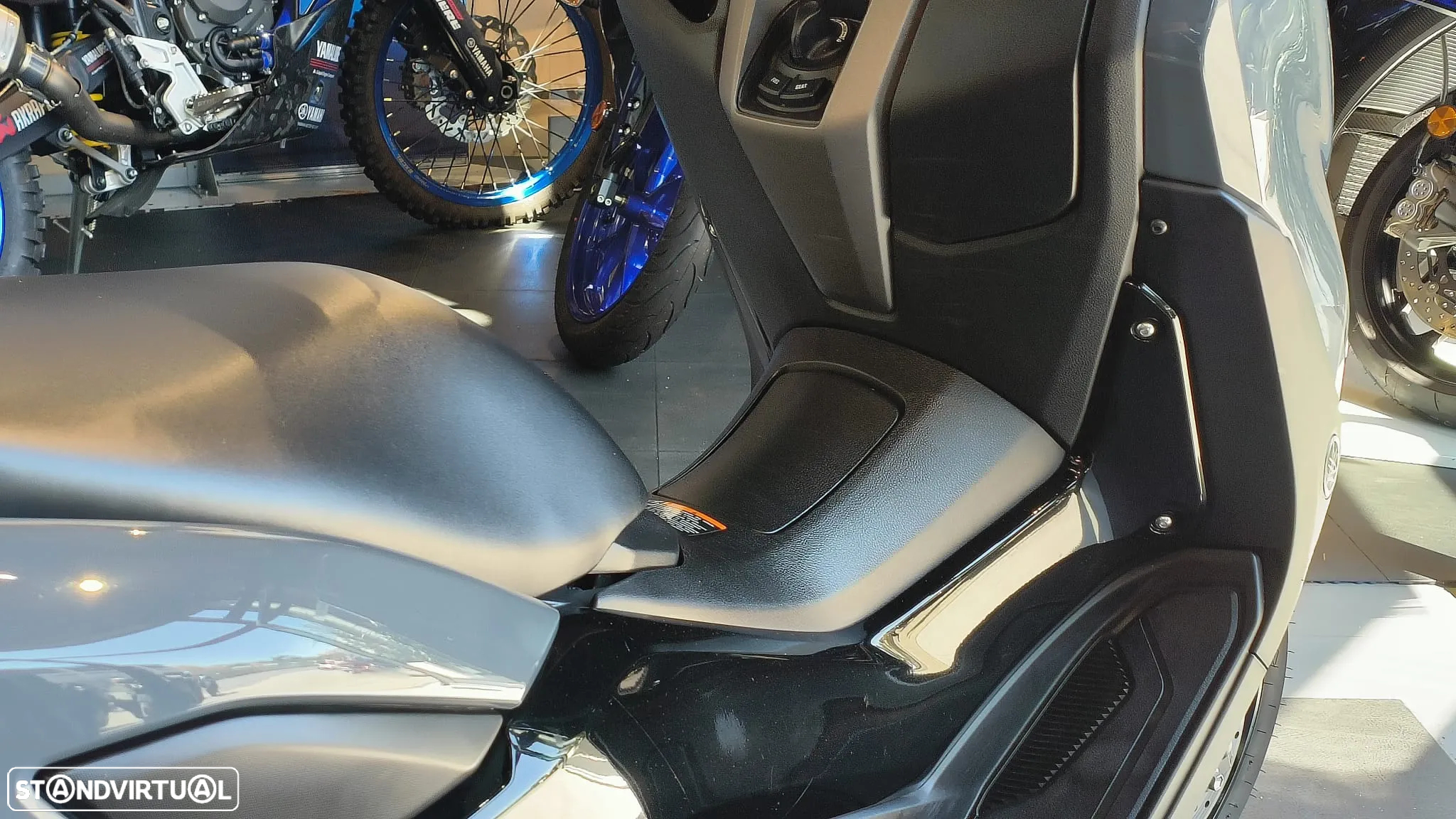 Yamaha NMAX - 4
