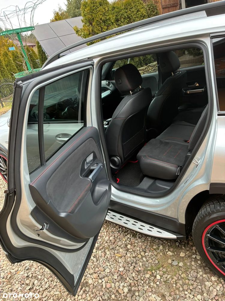 Mercedes-Benz GLB 200 4-Matic AMG Line 8G-DCT - 12