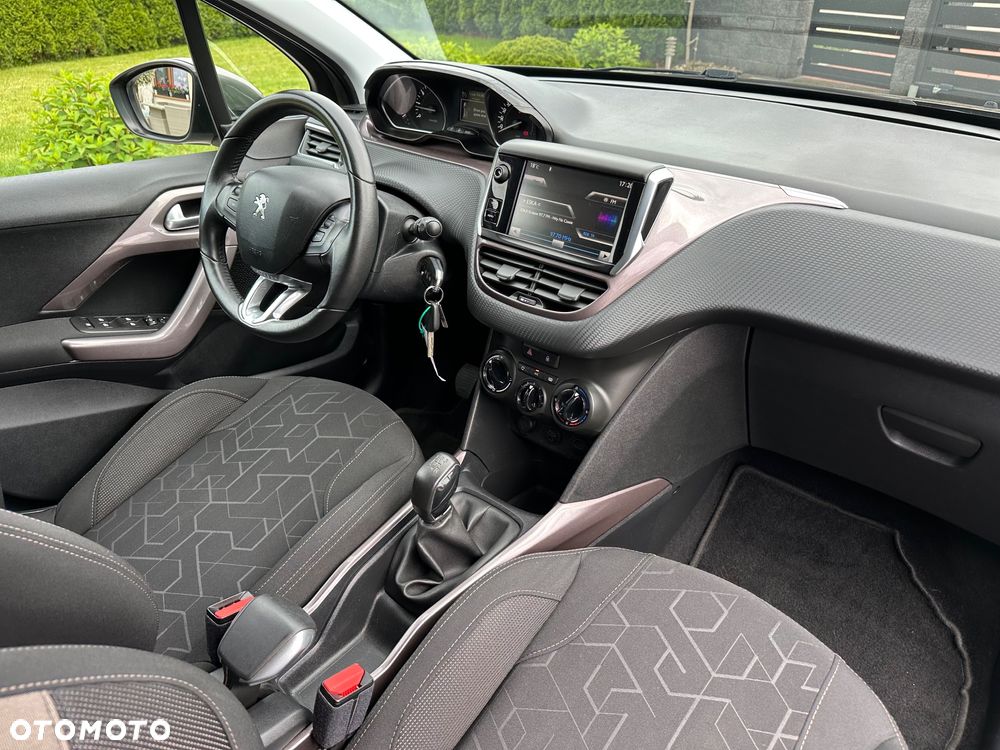 Peugeot 2008 1.2 Pure Tech GPF Style - 31