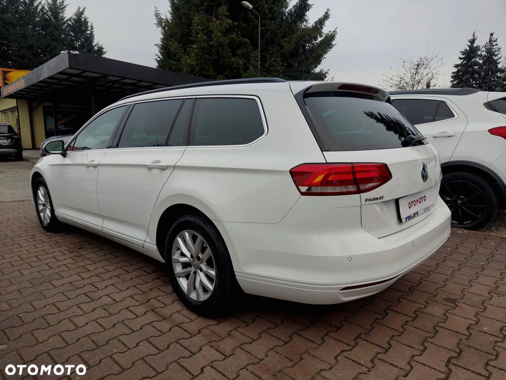 Volkswagen Passat 2.0 TDI DSG (BlueMotion Technology) Trendline - 11