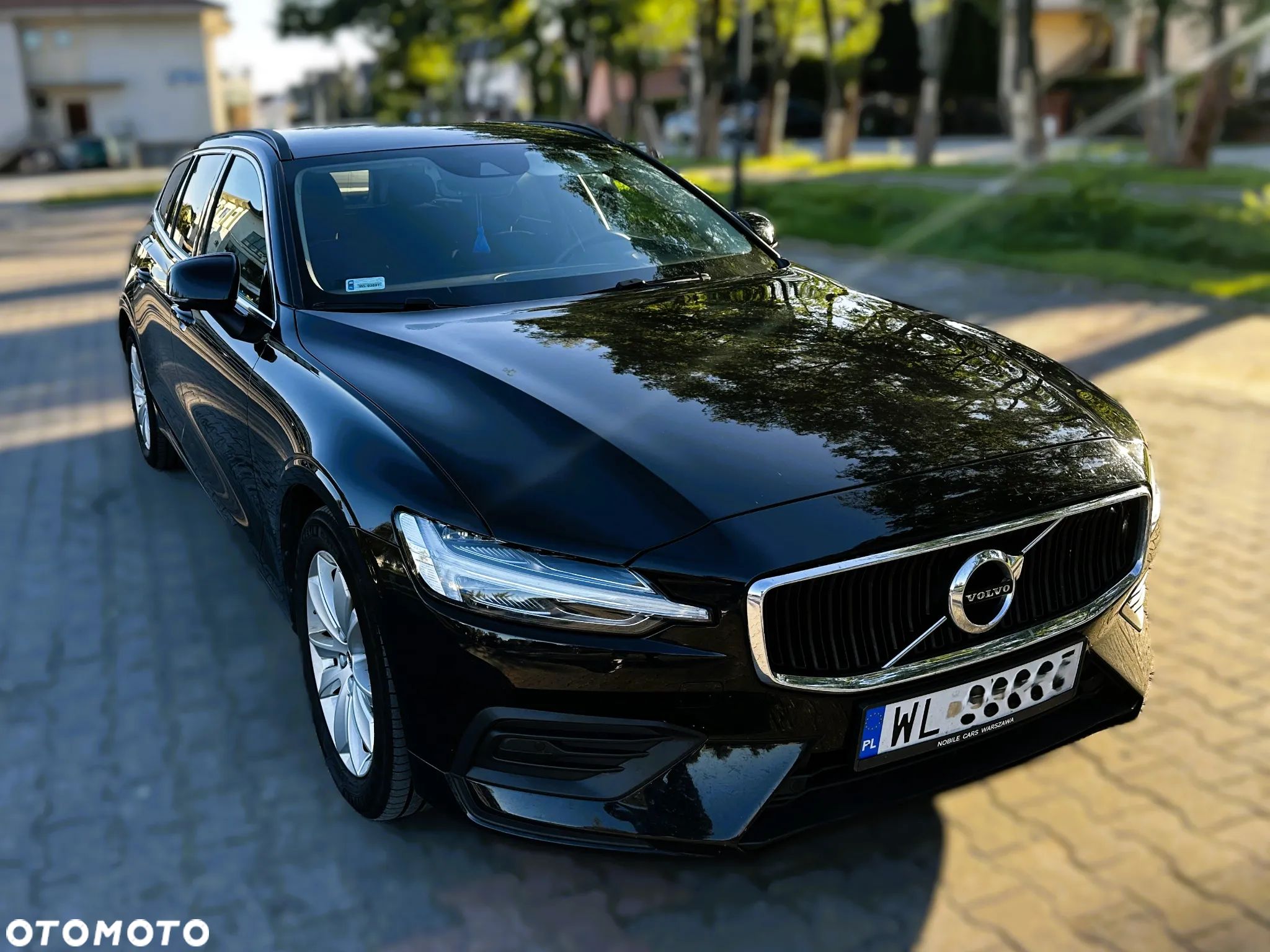 Volvo V60 B3 B Momentum Pro - 1