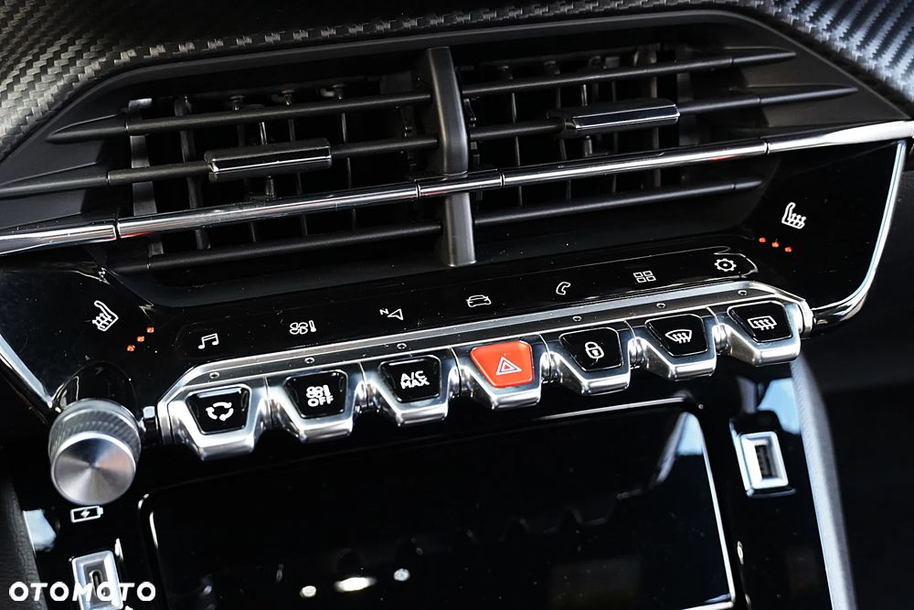 Peugeot 2008 PureTech 130 EAT8 GT - 16