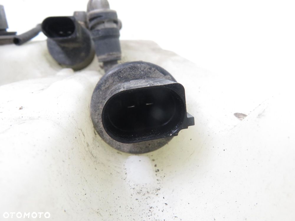 ZBIORNICZEK SPRYSKIWACZY FORD KUGA II CV4413K175AE CJ5417664AA - 2