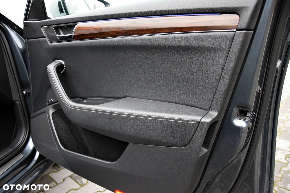 Skoda Superb 2.0 TDI 4x4 DSG Scout - 25