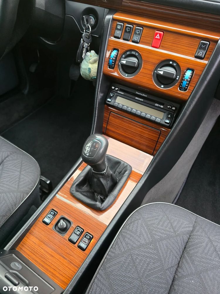 Mercedes-Benz W124 (1984-1993) - 33