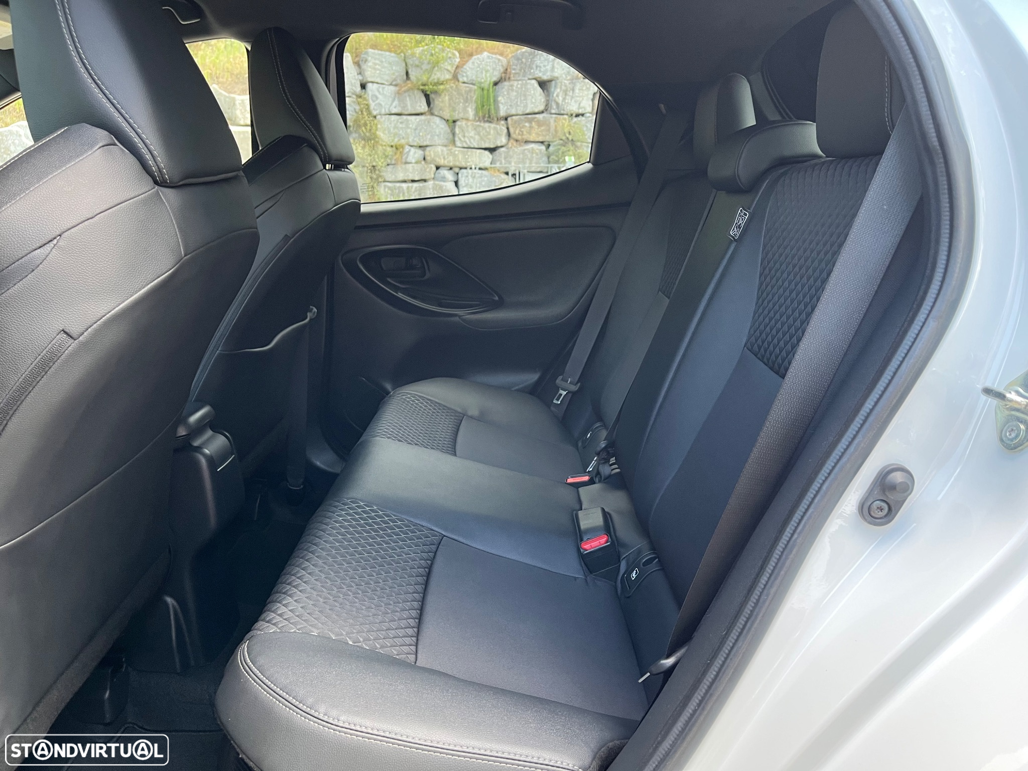 Toyota Yaris 1.5 HDF Premier Edition - 8