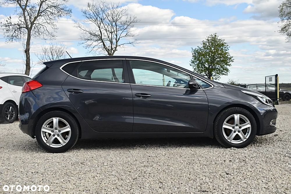 Kia Ceed 1.6 GDI Dream Team Edition - 9