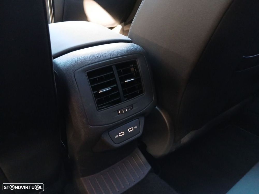 VW T-Roc 2.0 TDI R-Line DSG - 33