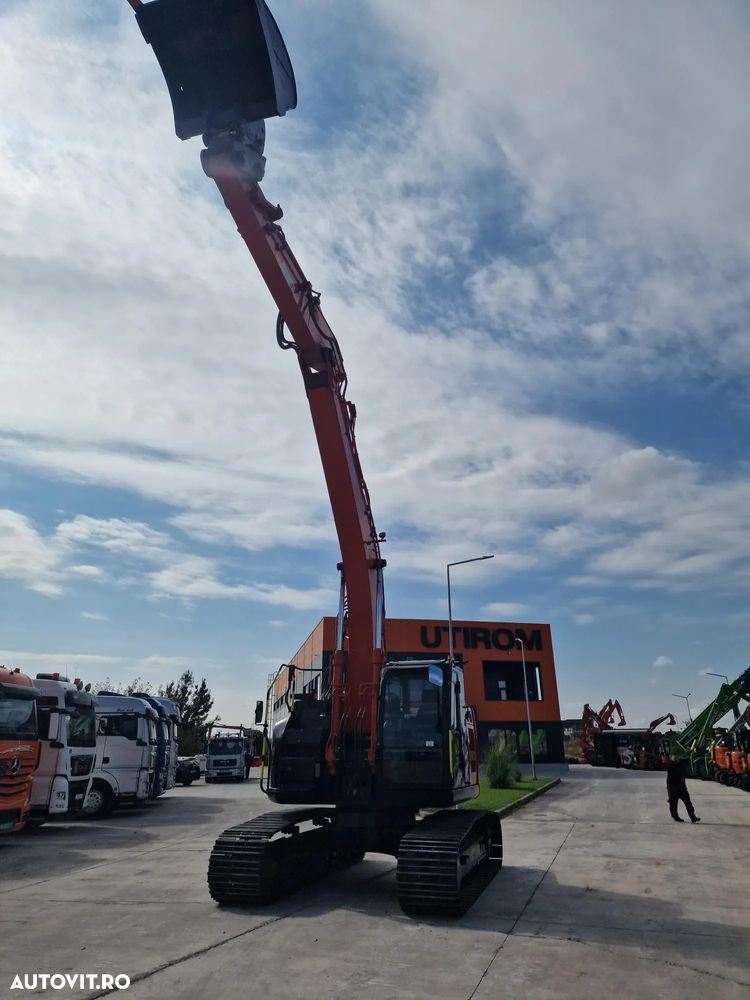 Hitachi ZX225-6, 26,2t, 2021, 2.976h, COMPACT. CUPLA RAPIDA, cupa NOUA, camera spate si laterale, lant 90% ok doar 300h mars, consum mediu 11l/h, ad sapare 7m, motor Isuzu, produs in JAPONIA, revizia efectuata, scaun cu incalzire,CA NOU, PROMOTIE 113.900 EUR - 29