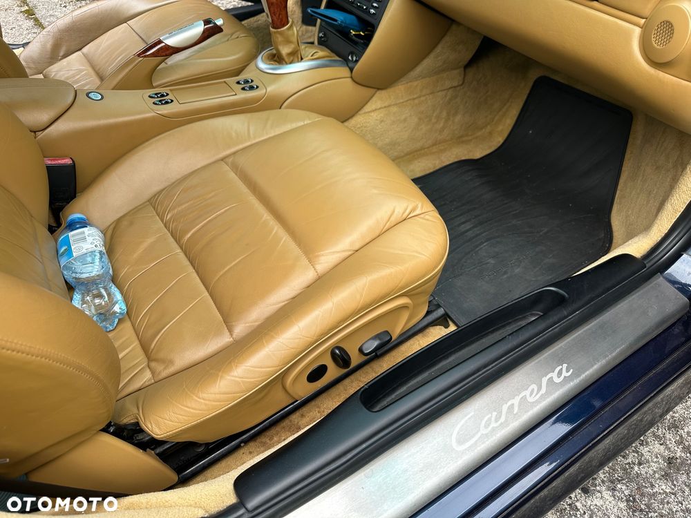 Porsche 911 Carrera 4 - 15