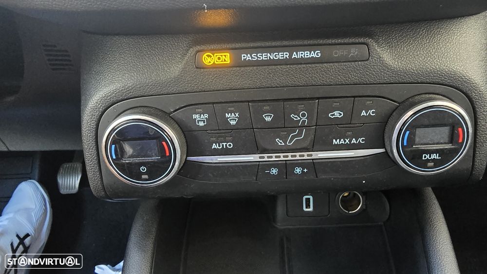 Ford Focus 1.0 EcoBoost Titanium - 33