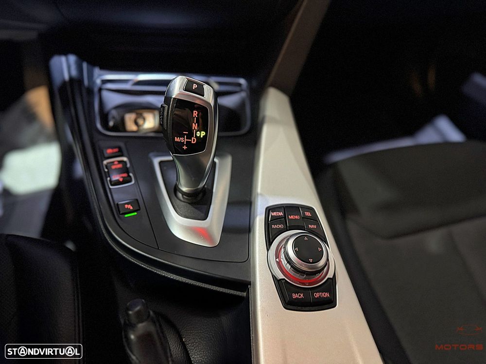 BMW 320 d Pack M Auto - 29
