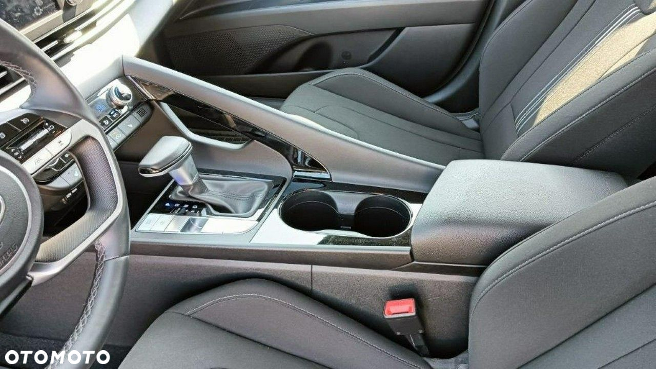 Hyundai Elantra 1.6 Smart CVT - 18