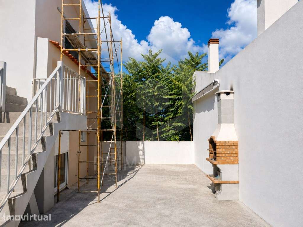 Moradia remodelada em Azeitão com garagem para vários veículos - Grande imagem: 4/13