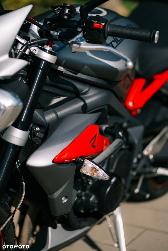 Triumph Street Triple - 11